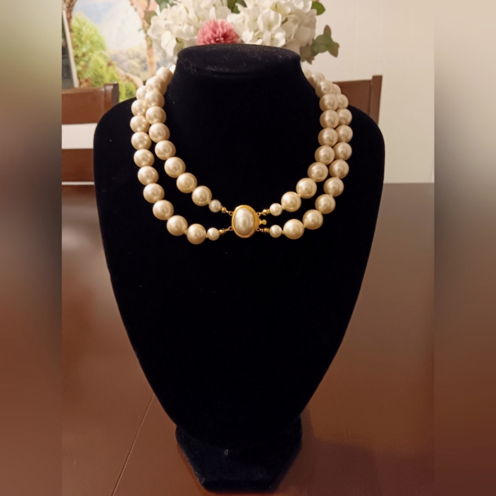 😍Faux Elegant Cream Color Heavy Pearl Double Strand Necklace Two Views To Wear.